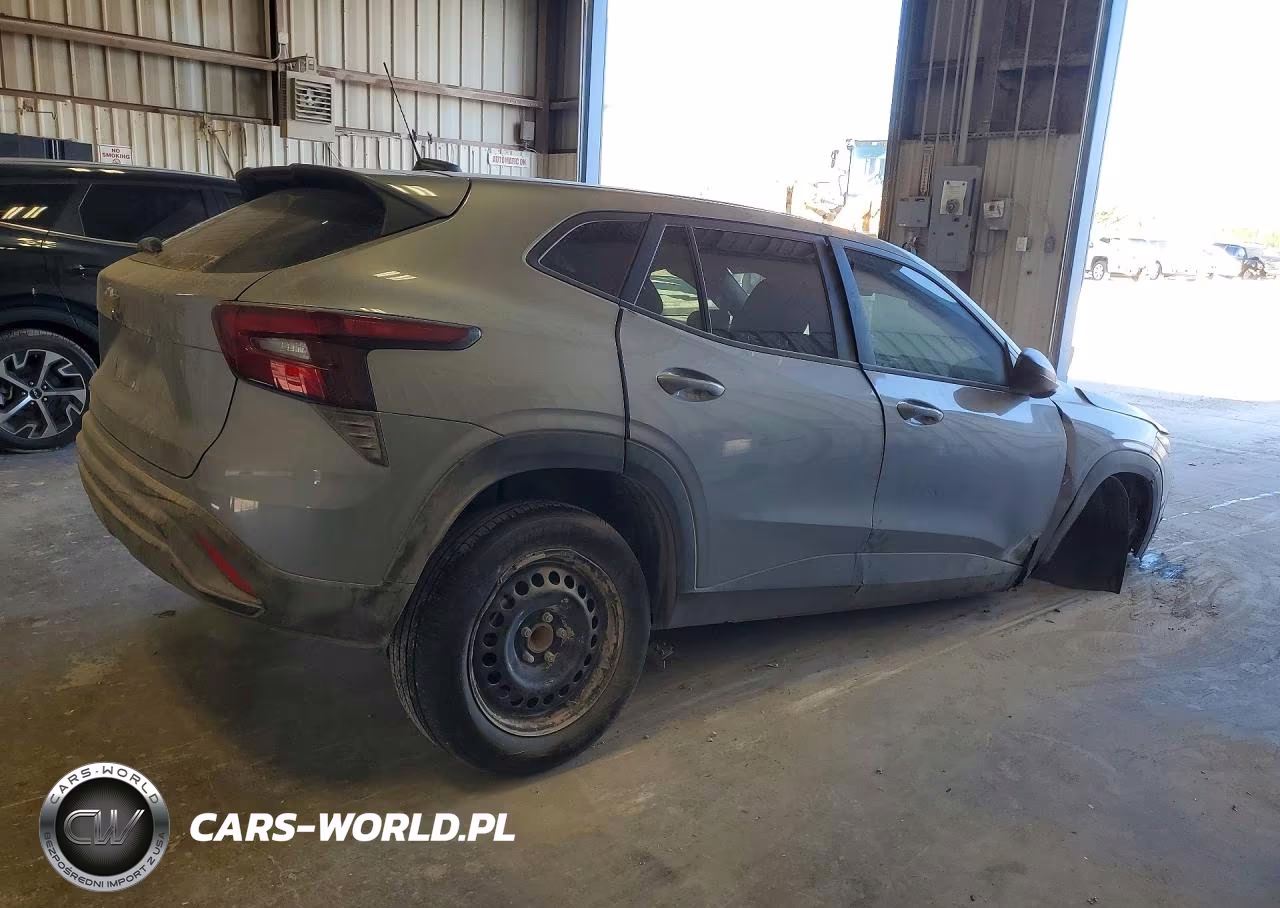 2026 Chevrolet Trax Ls VIN:KL77LFEP4TC061981 - 3