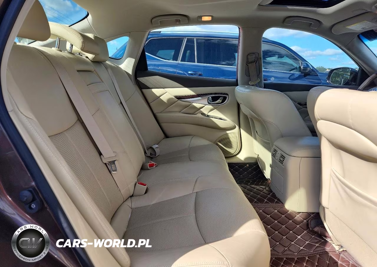2018 Infiniti Q70 3.7 Luxe VIN:JN1BY1AR7JM220981 - 10