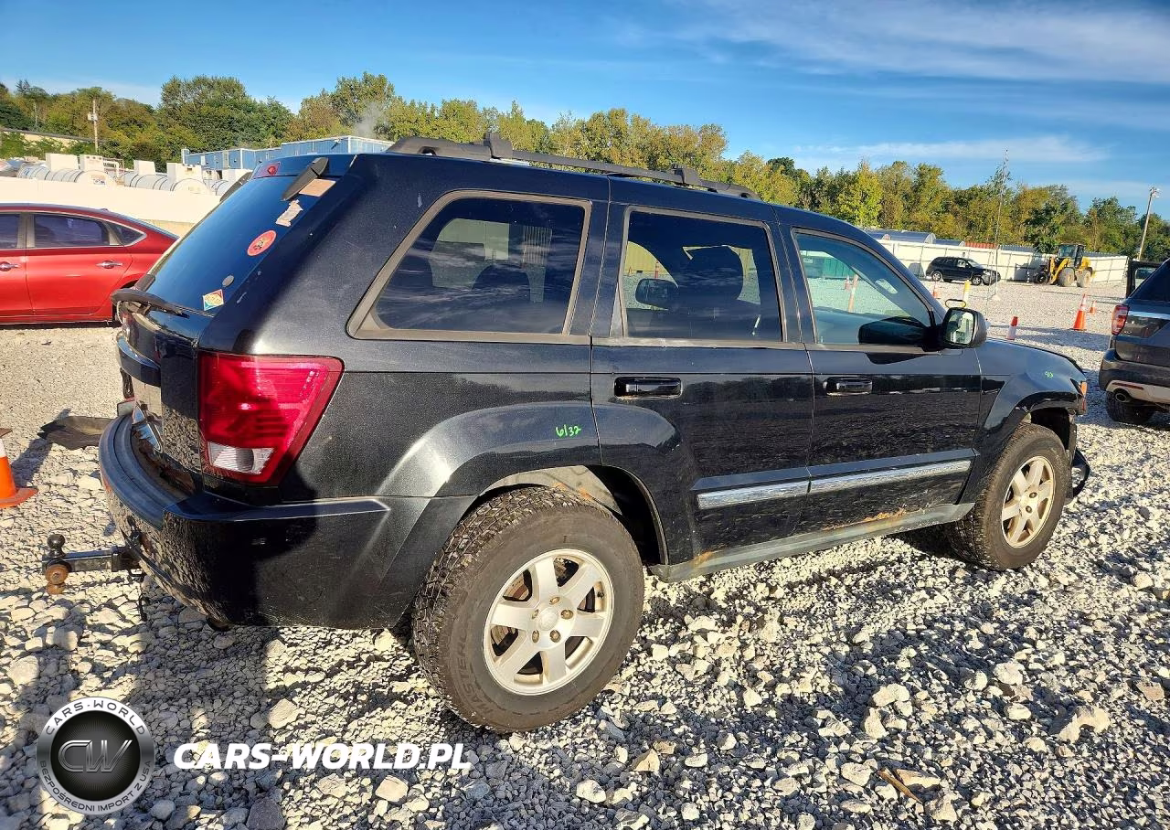2010 Jeep Grand Cherokee Laredo VIN:1J4PR4GK1AC104669 - 3
