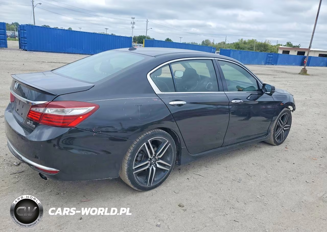 2017 Honda Accord Touring VIN:1HGCR3F98HA031577 - 3