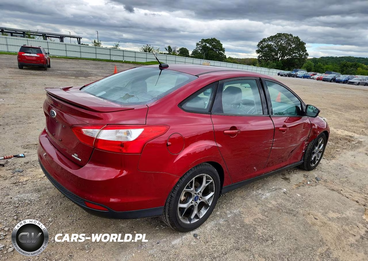 2014 Ford Focus Se VIN:1FADP3F21EL395910 - 3