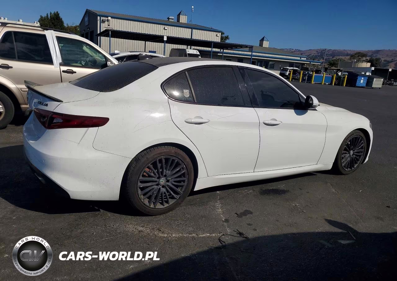 2018 Alfa Romeo Giulia Ti VIN:ZARFAECN3J7576434 - 3