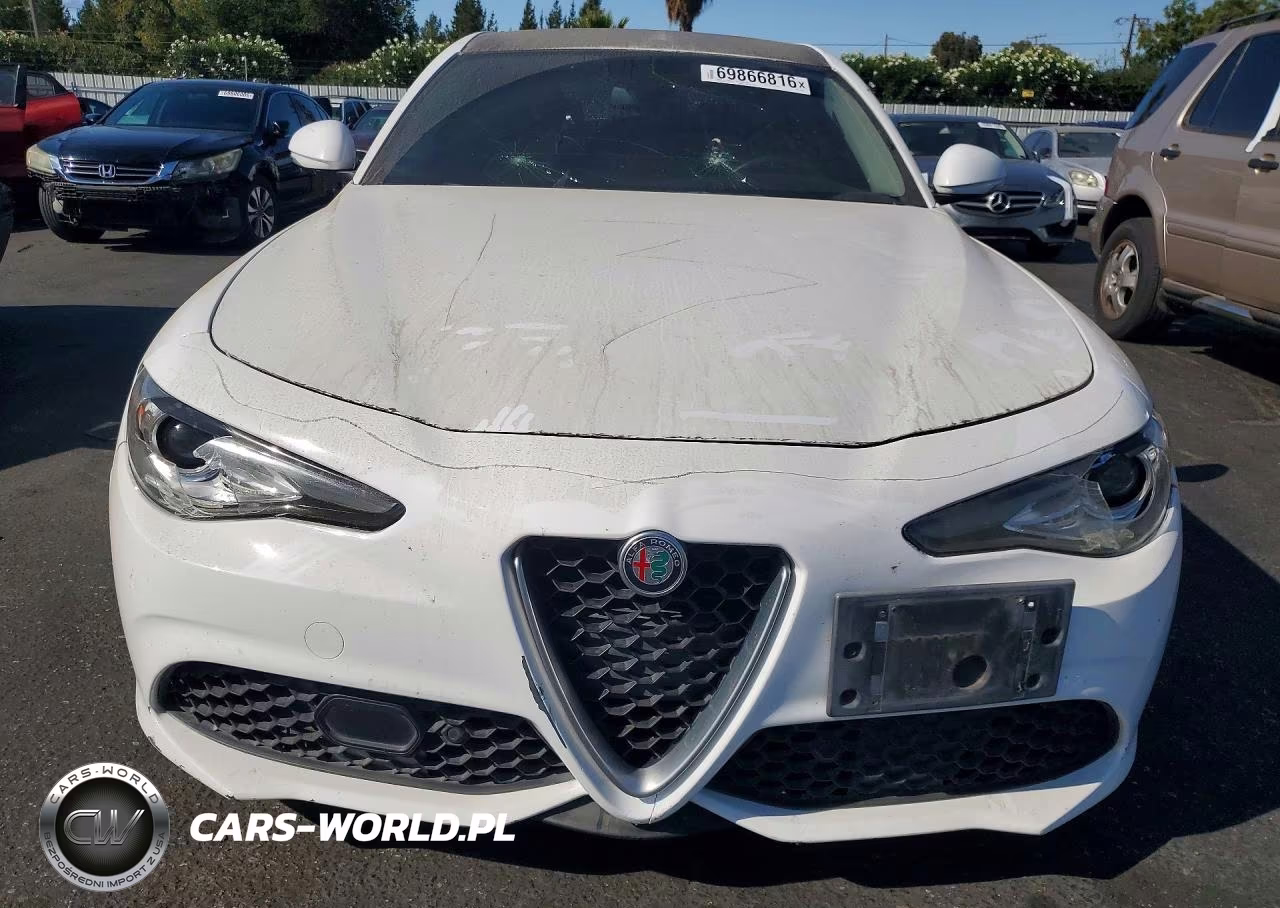 2018 Alfa Romeo Giulia Ti VIN:ZARFAECN3J7576434 - 5