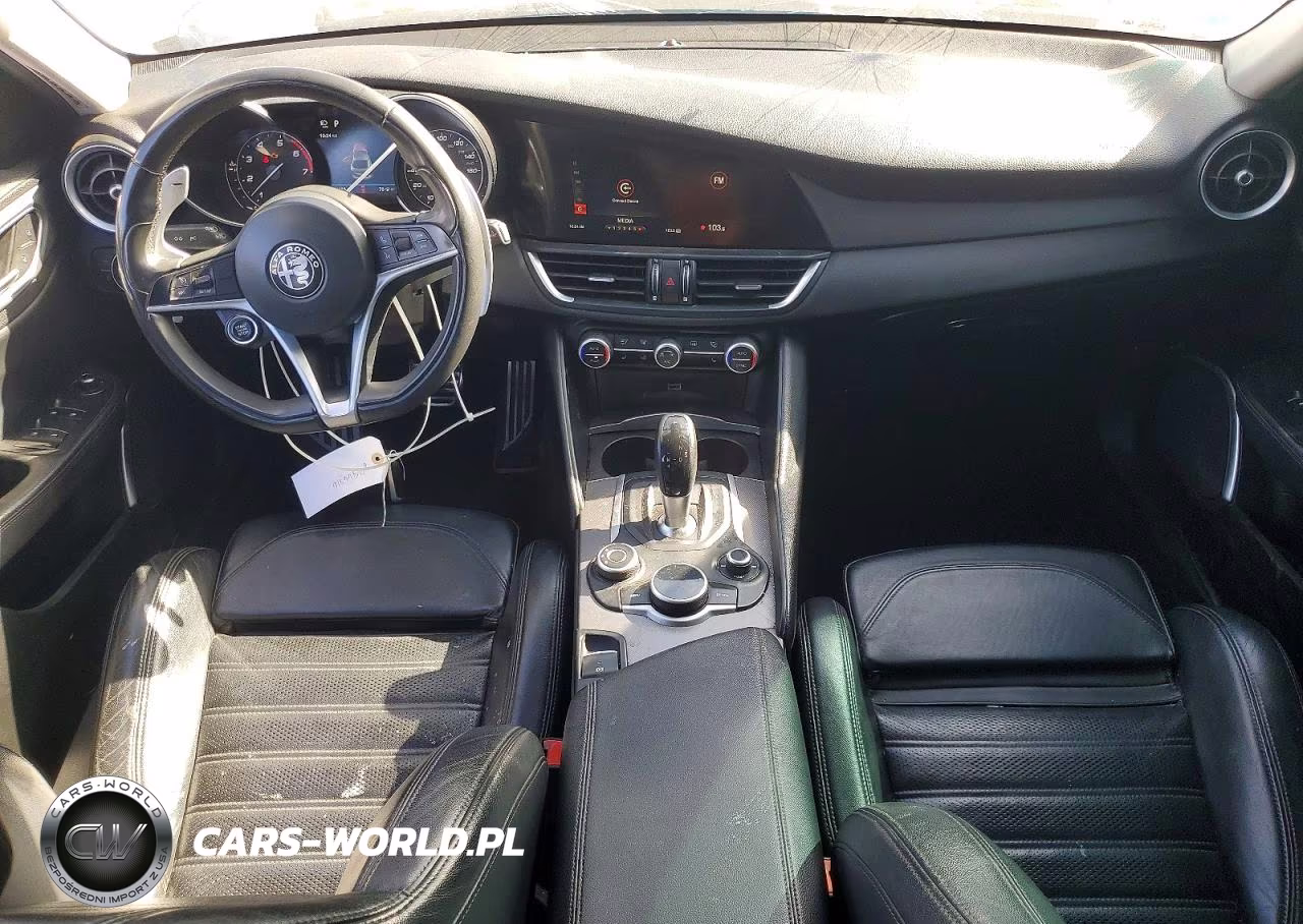 2018 Alfa Romeo Giulia Ti VIN:ZARFAECN3J7576434 - 8