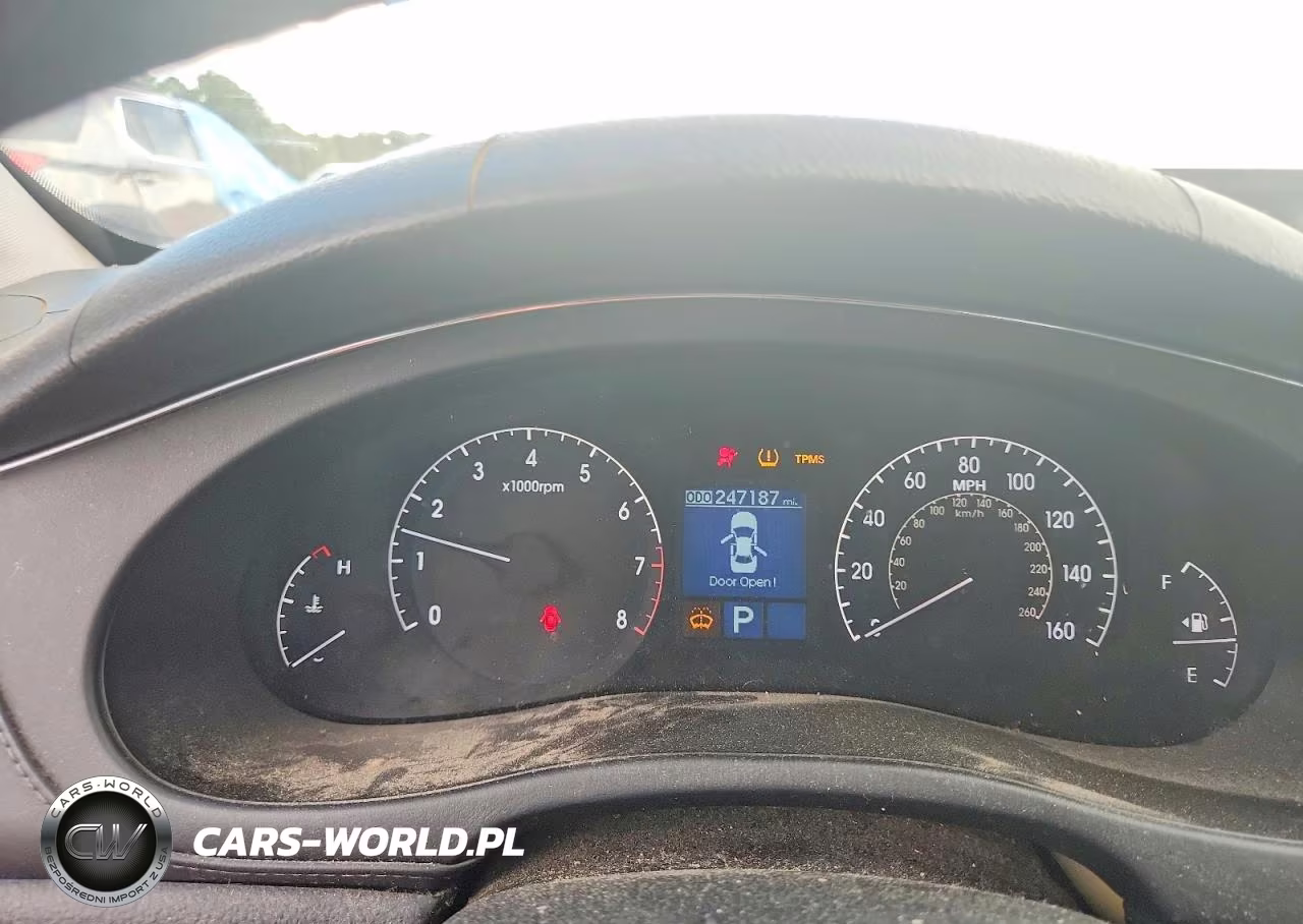 2011 Hyundai Genesis 3.8L VIN:KMHGC4DEXBU113206 - 9