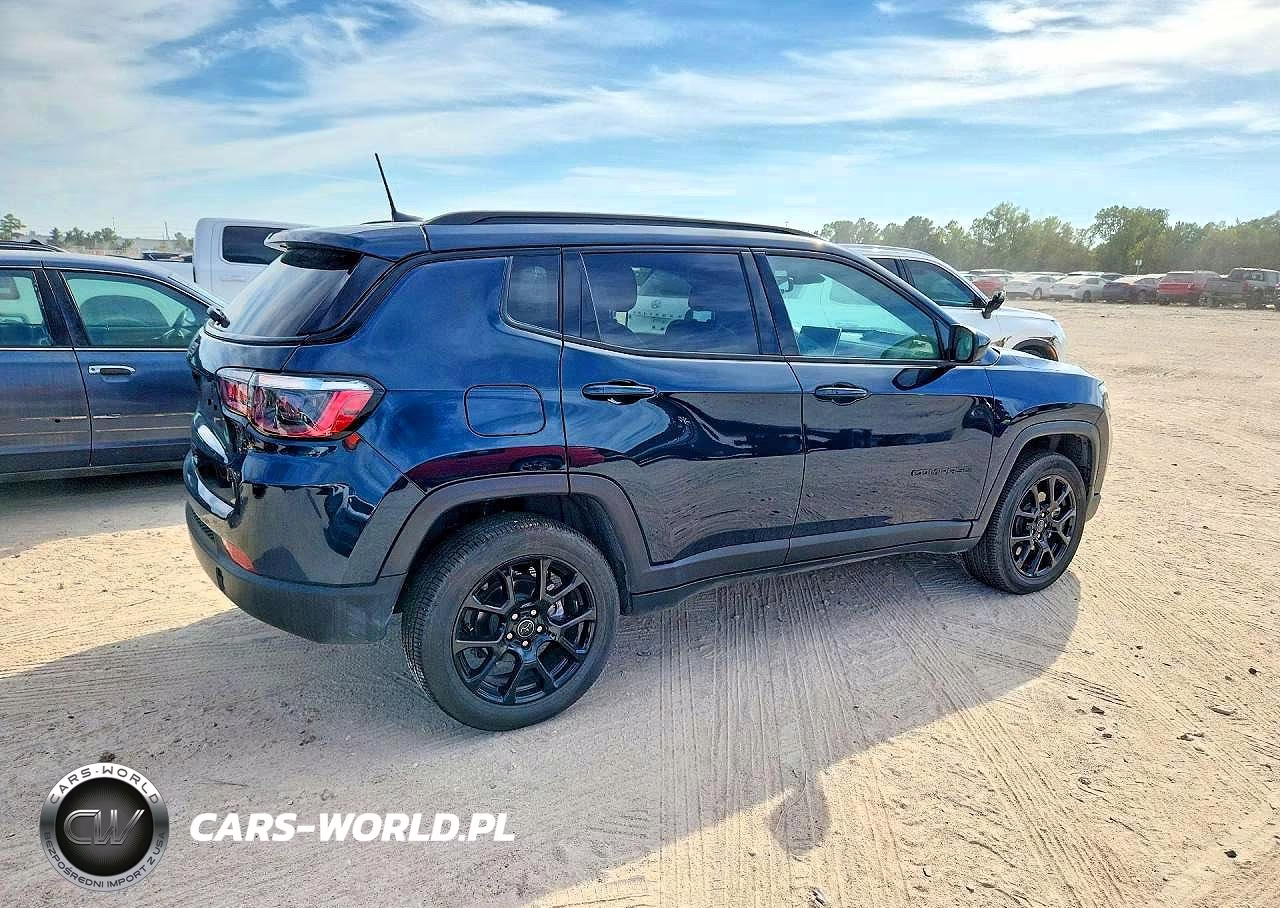 2026 Jeep Compass Latitude Lux, Altitude VIN:3C4NJDBN8TT216253 - 3