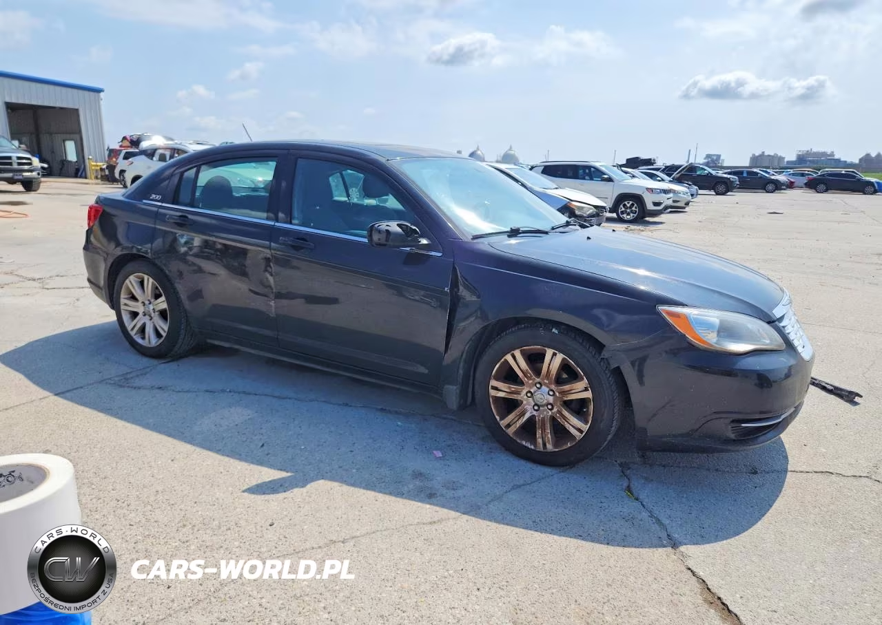 2011 Chrysler 200 Touring VIN:1C3BC1FG4BN615977 - 4