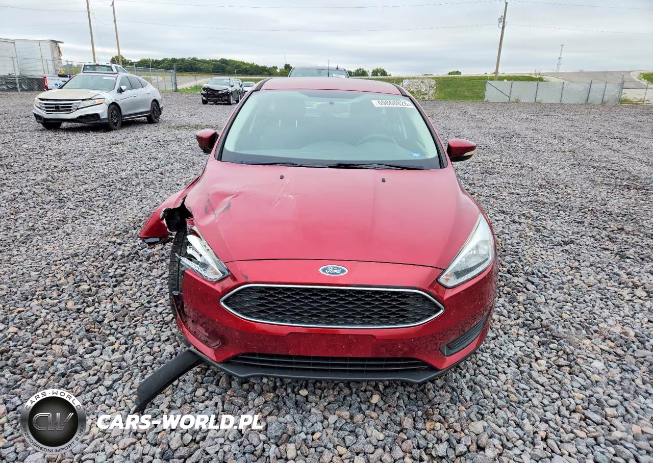 2017 Ford Focus Se VIN:1FADP3K24HL213952 - 5