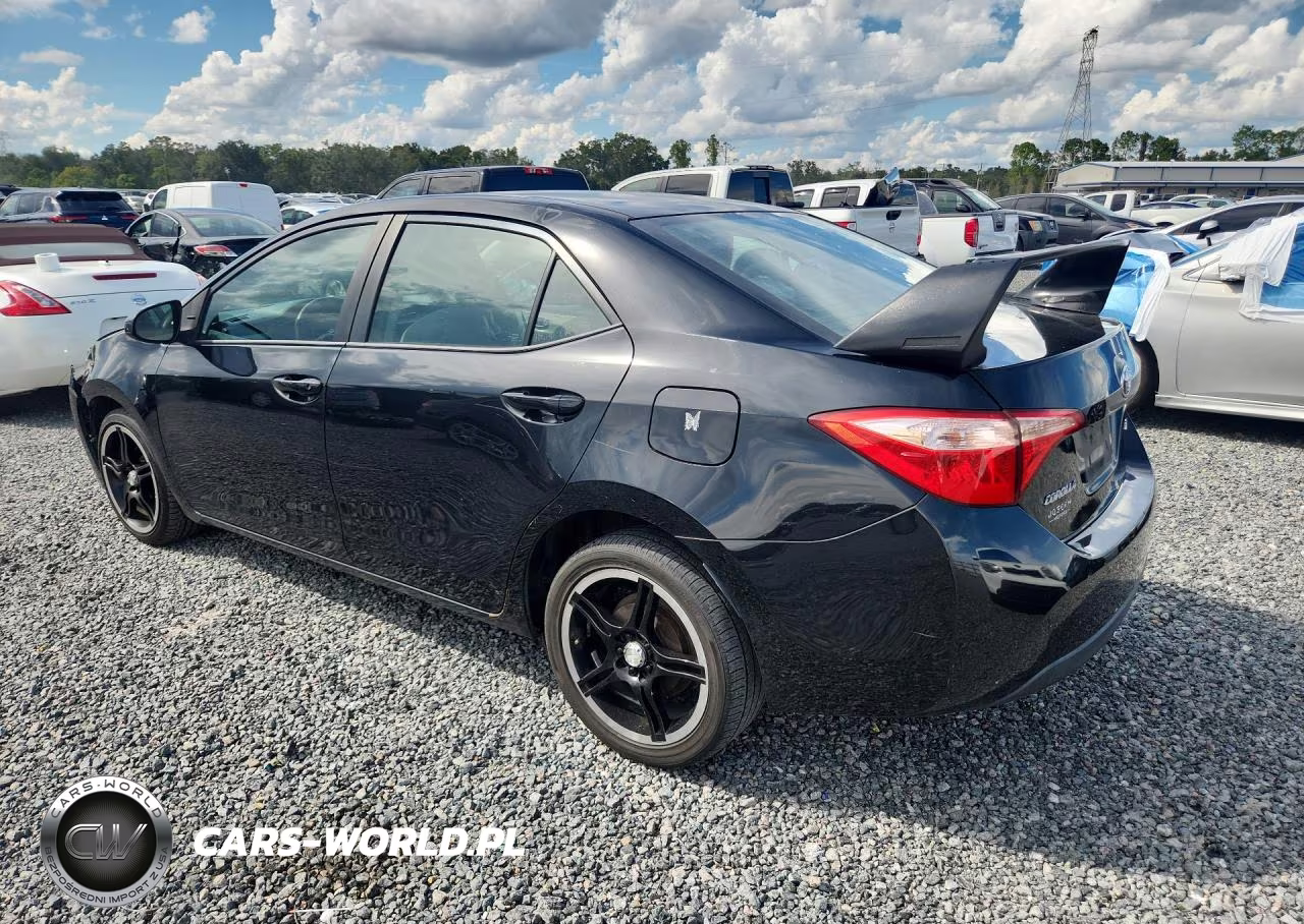 2018 Toyota Corolla Le VIN:5YFBURHE1JP767980 - 2