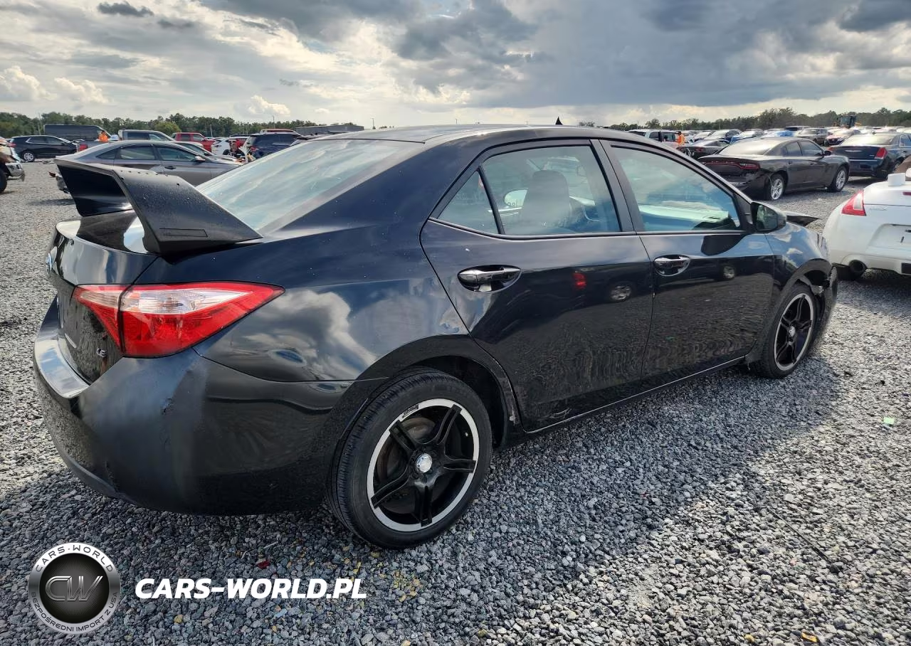 2018 Toyota Corolla Le VIN:5YFBURHE1JP767980 - 3