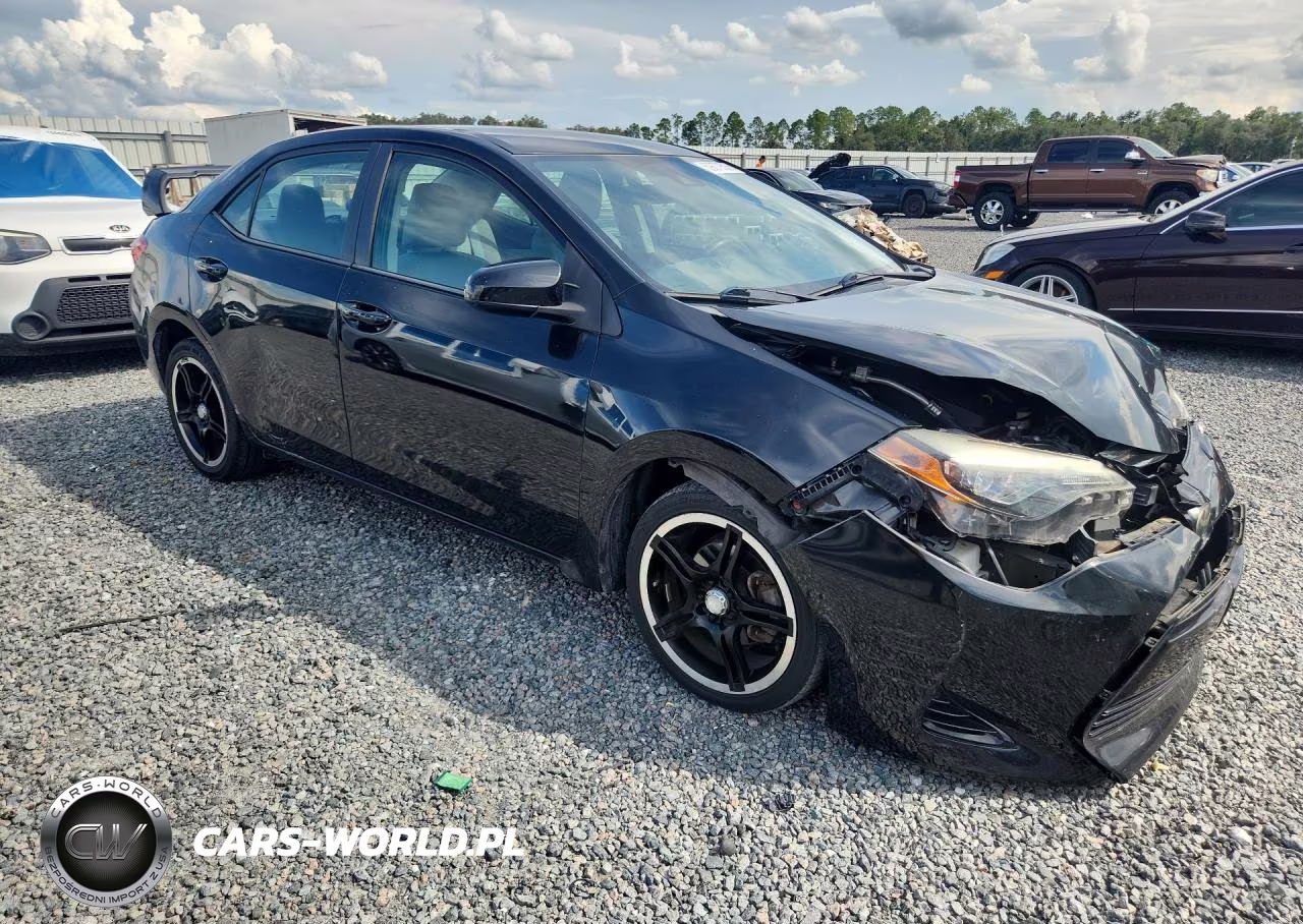 2018 Toyota Corolla Le VIN:5YFBURHE1JP767980 - 4