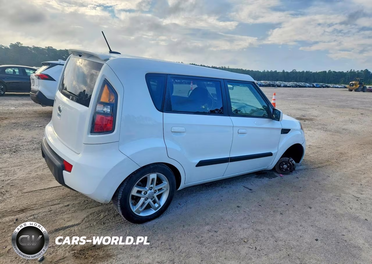 2010 Kia Soul + VIN:KNDJT2A20A7702514 - 3