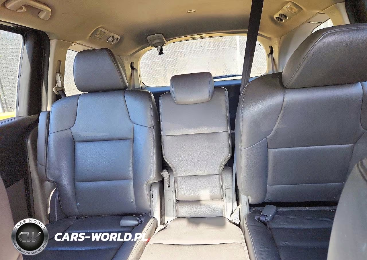 2015 Honda Odyssey Touring VIN:5FNRL5H99FB115446 - 10