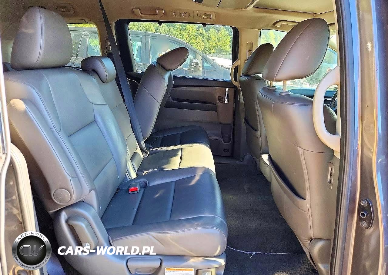 2015 Honda Odyssey Touring VIN:5FNRL5H99FB115446 - 11
