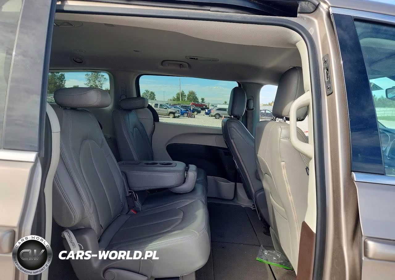 2017 Chrysler Pacifica Touring VIN:2C4RC1DG4HR777004 - 11