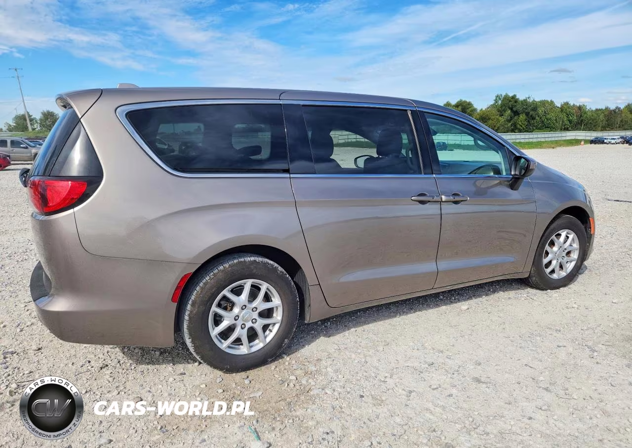 2017 Chrysler Pacifica Touring VIN:2C4RC1DG4HR777004 - 3