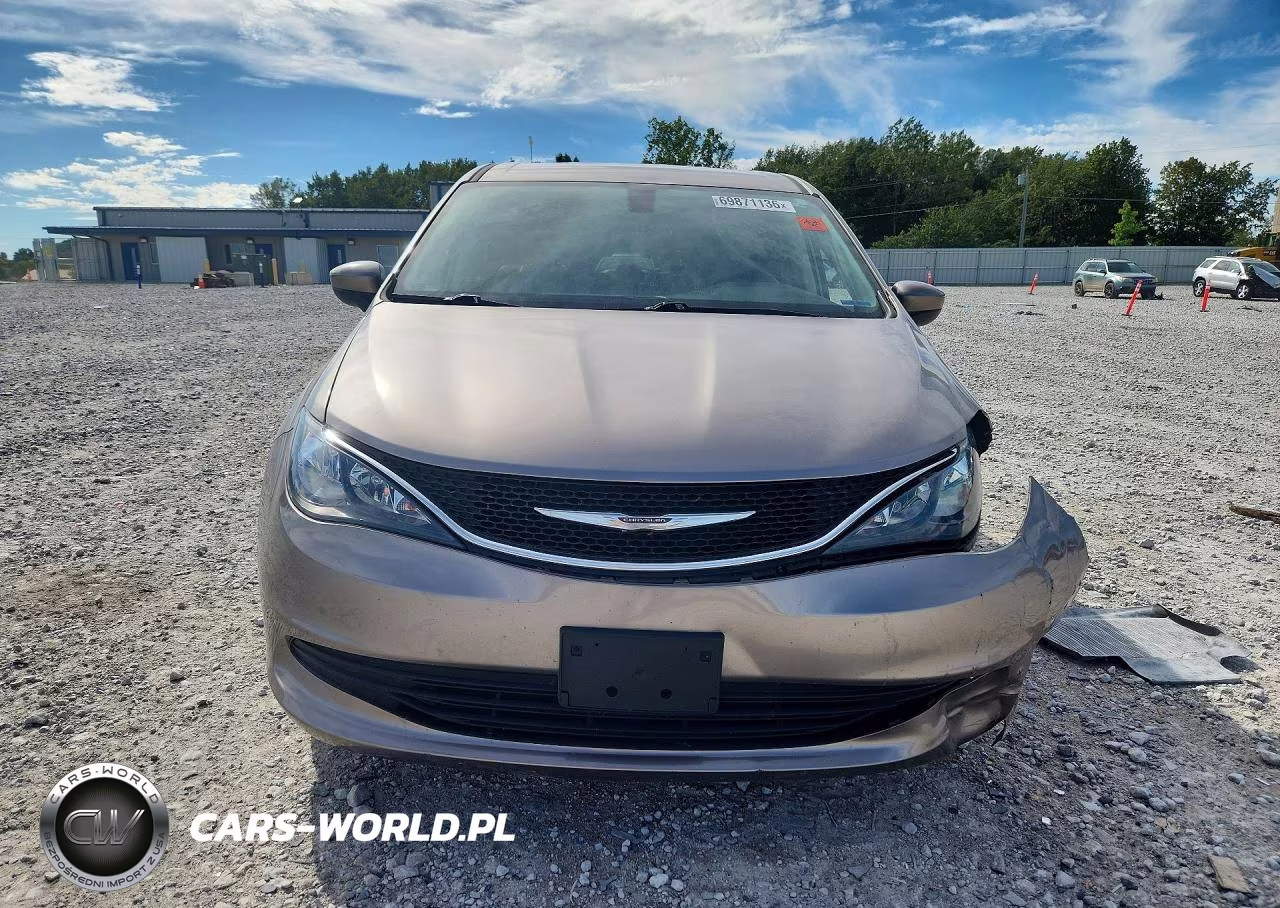 2017 Chrysler Pacifica Touring VIN:2C4RC1DG4HR777004 - 5