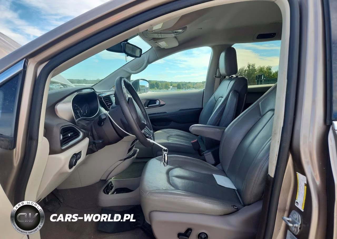 2017 Chrysler Pacifica Touring VIN:2C4RC1DG4HR777004 - 7