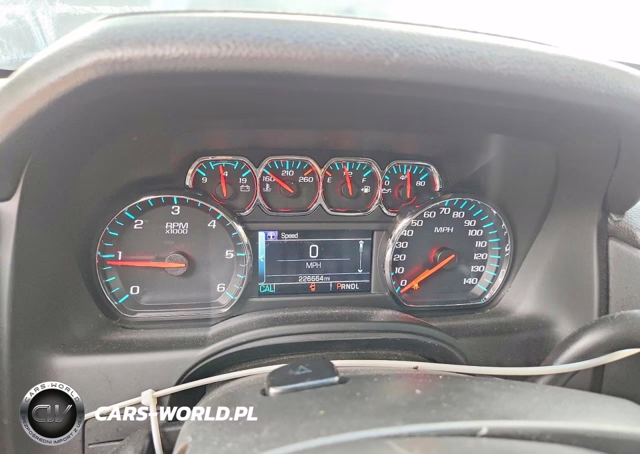 2018 Chevrolet Suburban K1500 Lt VIN:1GNSKHKC6JR266006 - 9