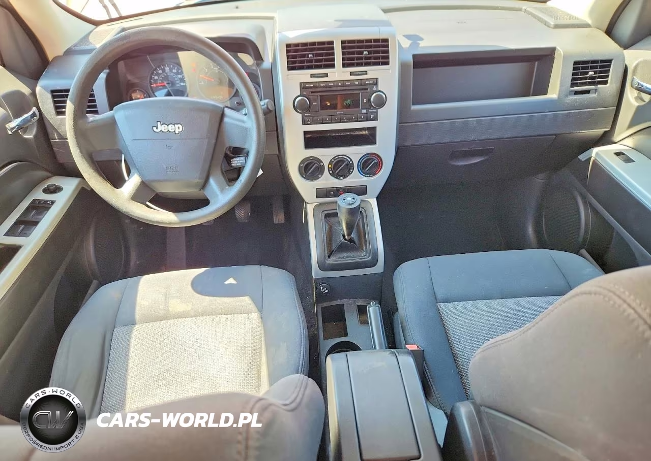 2008 Jeep Patriot Sport VIN:1J8FT28W28D762393 - 8