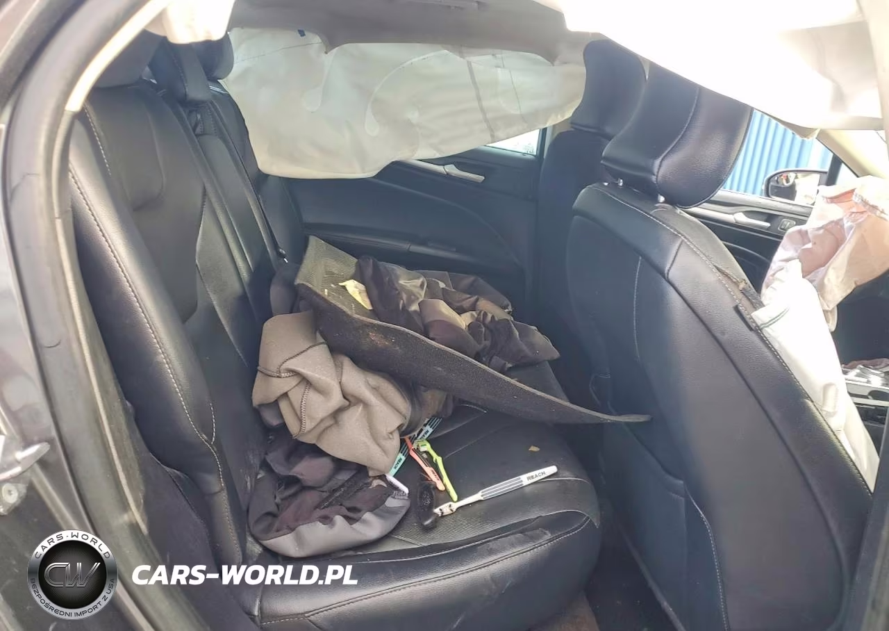 2018 Ford Fusion Titanium VIN:3FA6P0D92JR233819 - 10