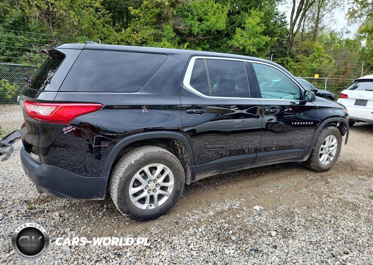 2019 Chevrolet Traverse Ls VIN:1GNERFKW0KJ315692 - 3