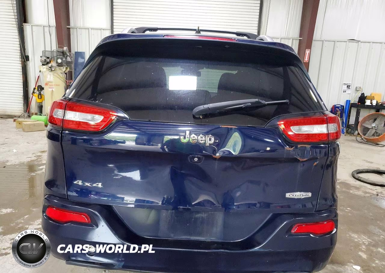 2015 Jeep Cherokee Latitude VIN:1C4PJMCS9FW538573 - 6