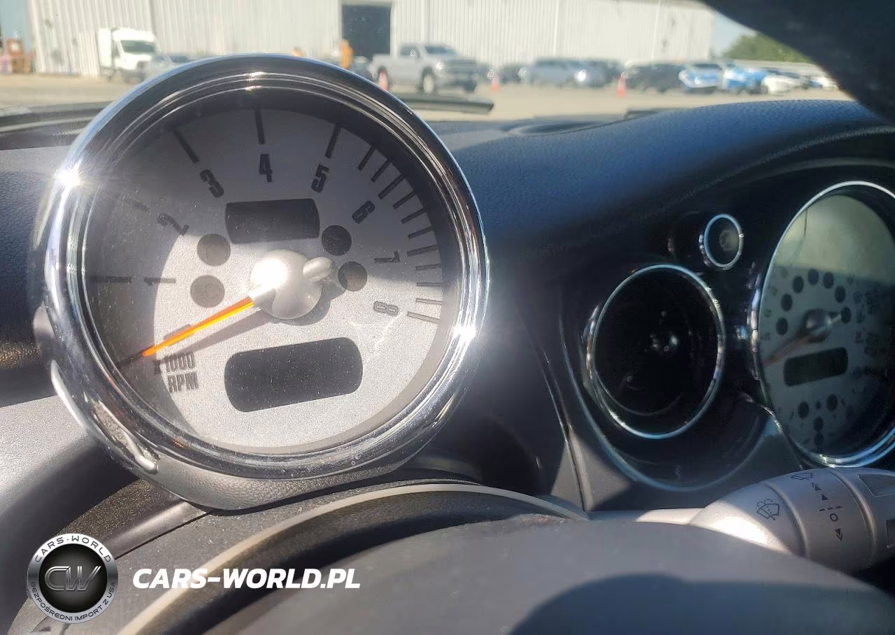 2005 Mini Cooper S VIN:WMWRH33465TF81543 - 9