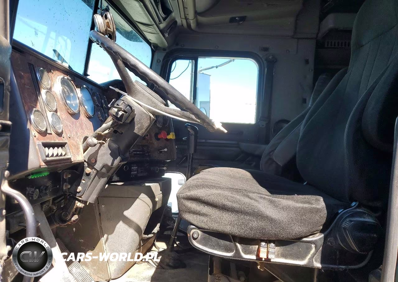 1999 International 9400 Semi Truck VIN:2HSFHAMR3XC078414 - 7