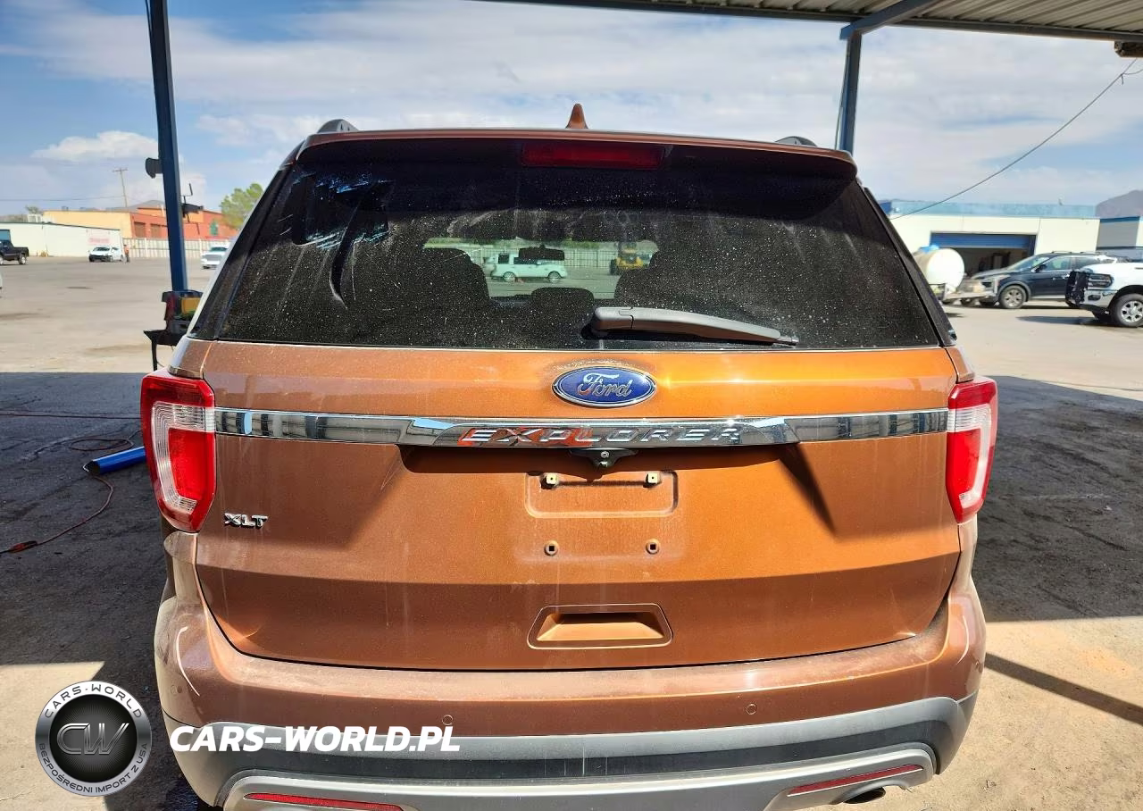 2017 Ford Explorer Xlt VIN:1FM5K7D85HGB31545 - 6