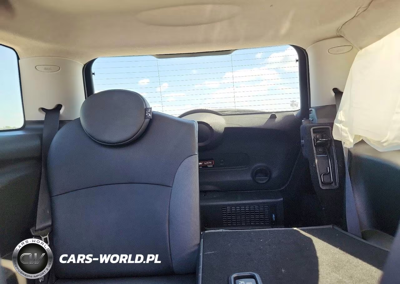 2010 Mini Cooper VIN:WMWMF3C52ATU79138 - 10