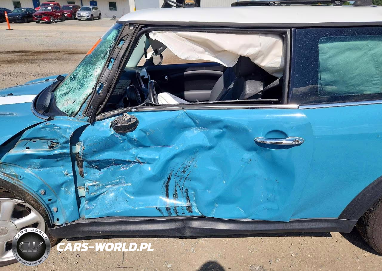 2010 Mini Cooper VIN:WMWMF3C52ATU79138 - 7