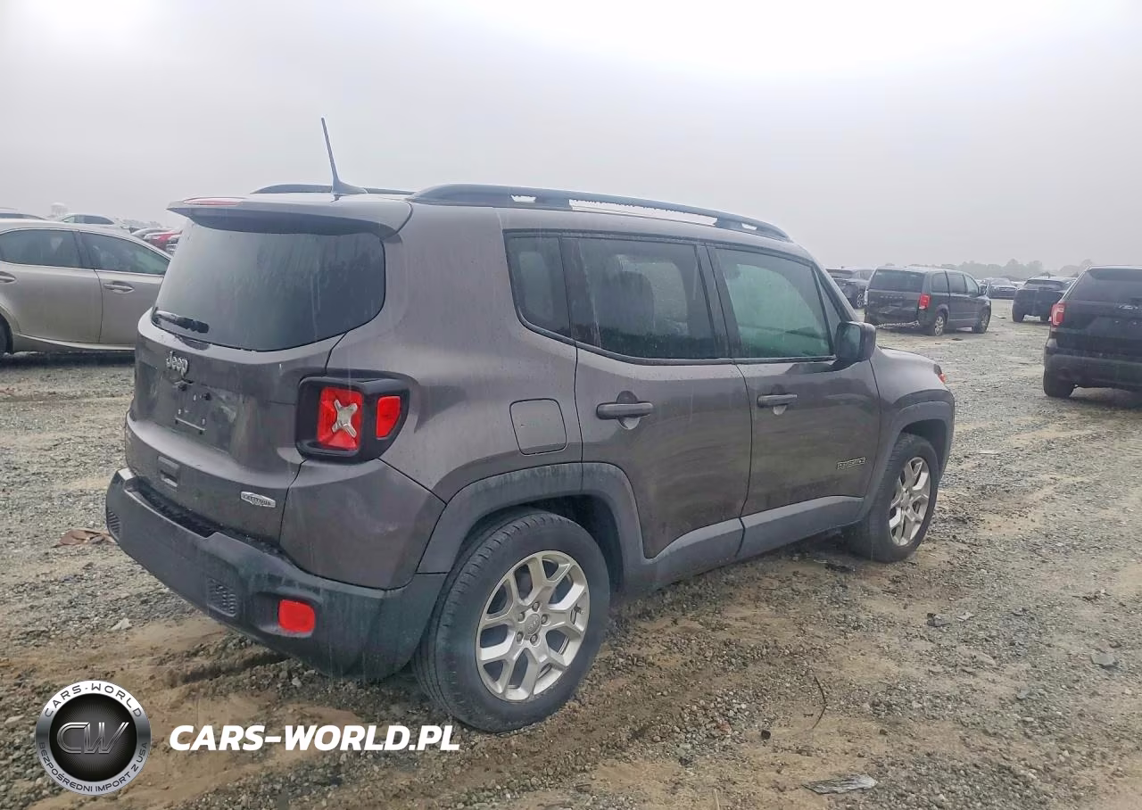 2018 Jeep Renegade Latitude VIN:ZACCJABBXJPG65434 - 3