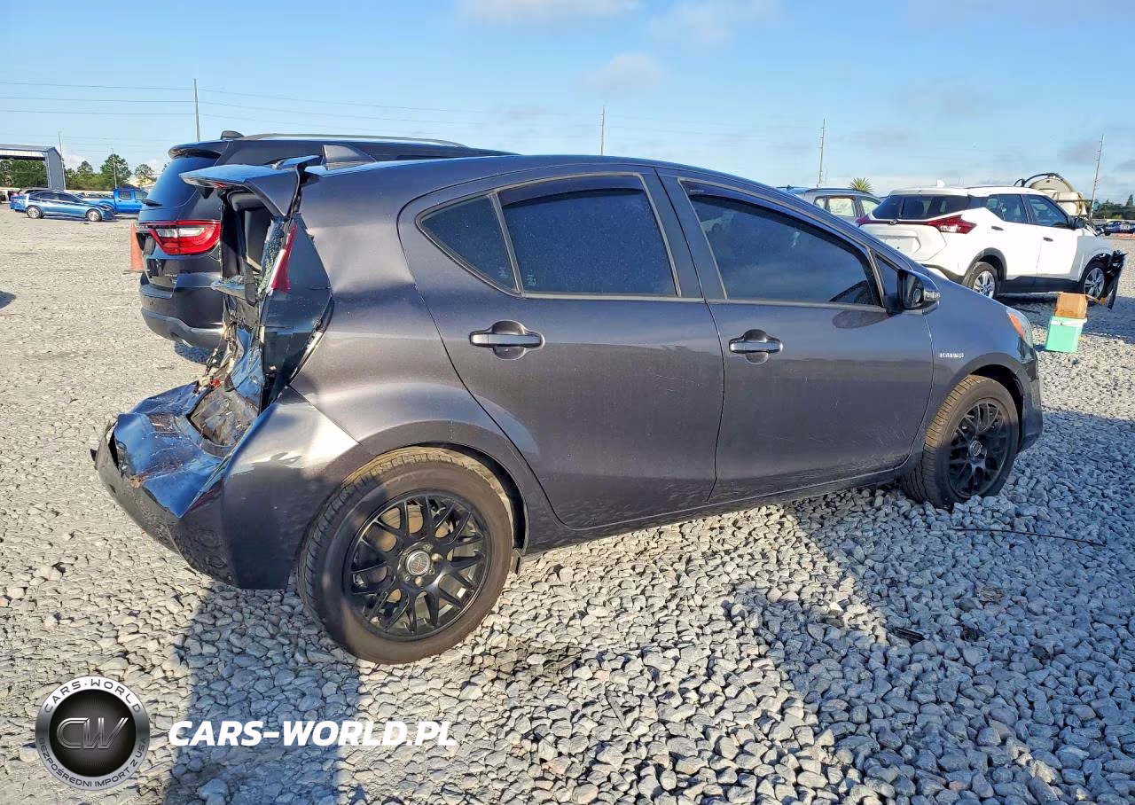2015 Toyota Prius C One VIN:JTDKDTB39F1102616 - 3
