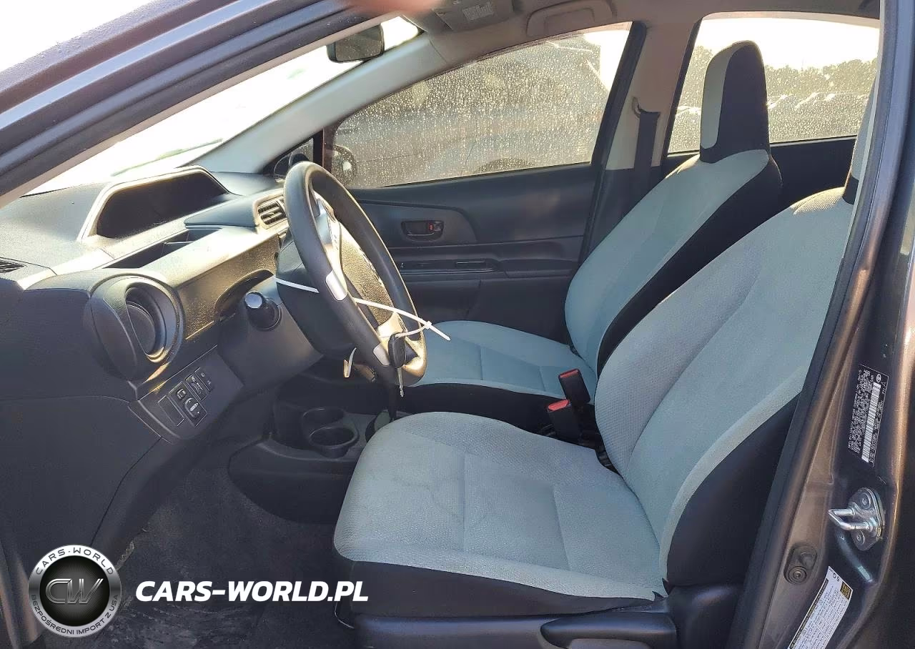2015 Toyota Prius C One VIN:JTDKDTB39F1102616 - 7
