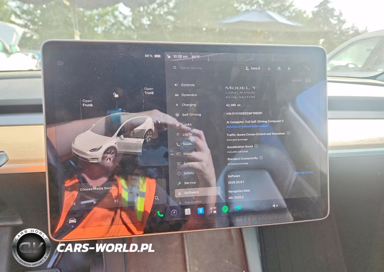 2021 Tesla Model Y VIN:5YJYGDEEXMF198281 - 9