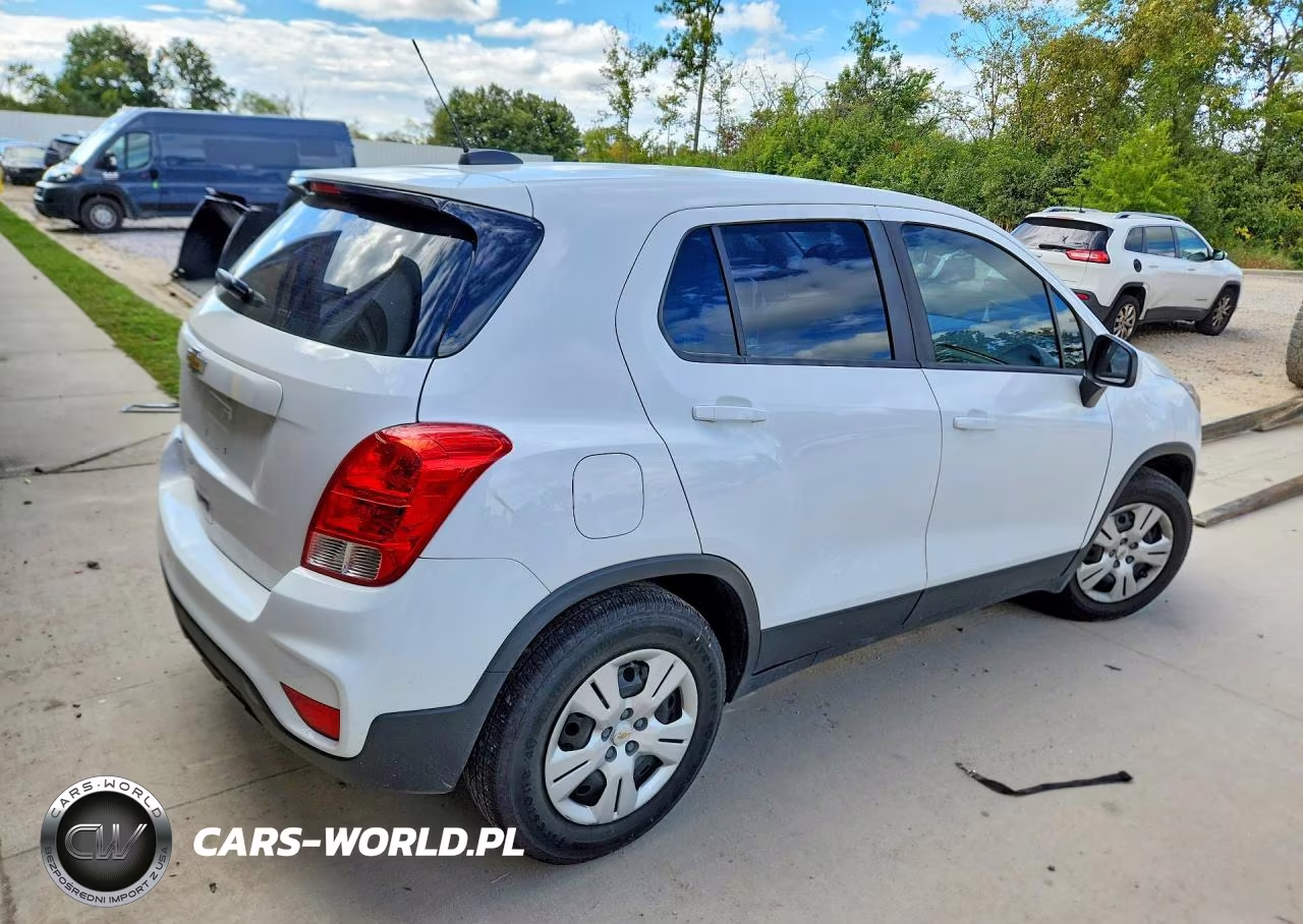 2017 Chevrolet Trax Ls VIN:3GNCJKSB5HL210362 - 3