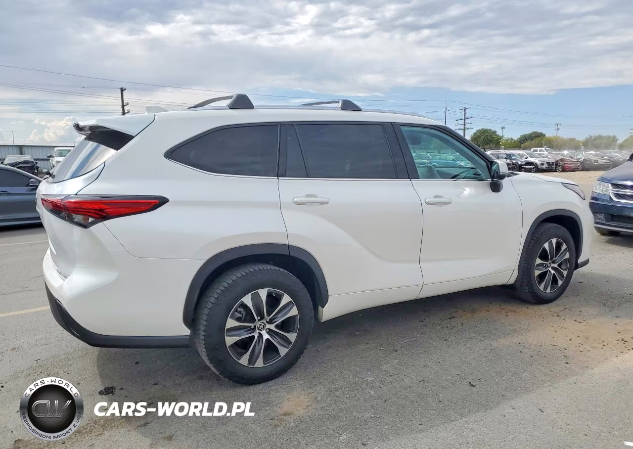 2020 TOYOTA HIGHLANDER XLE VIN:5TDHZRBH8LS519802 - 3
