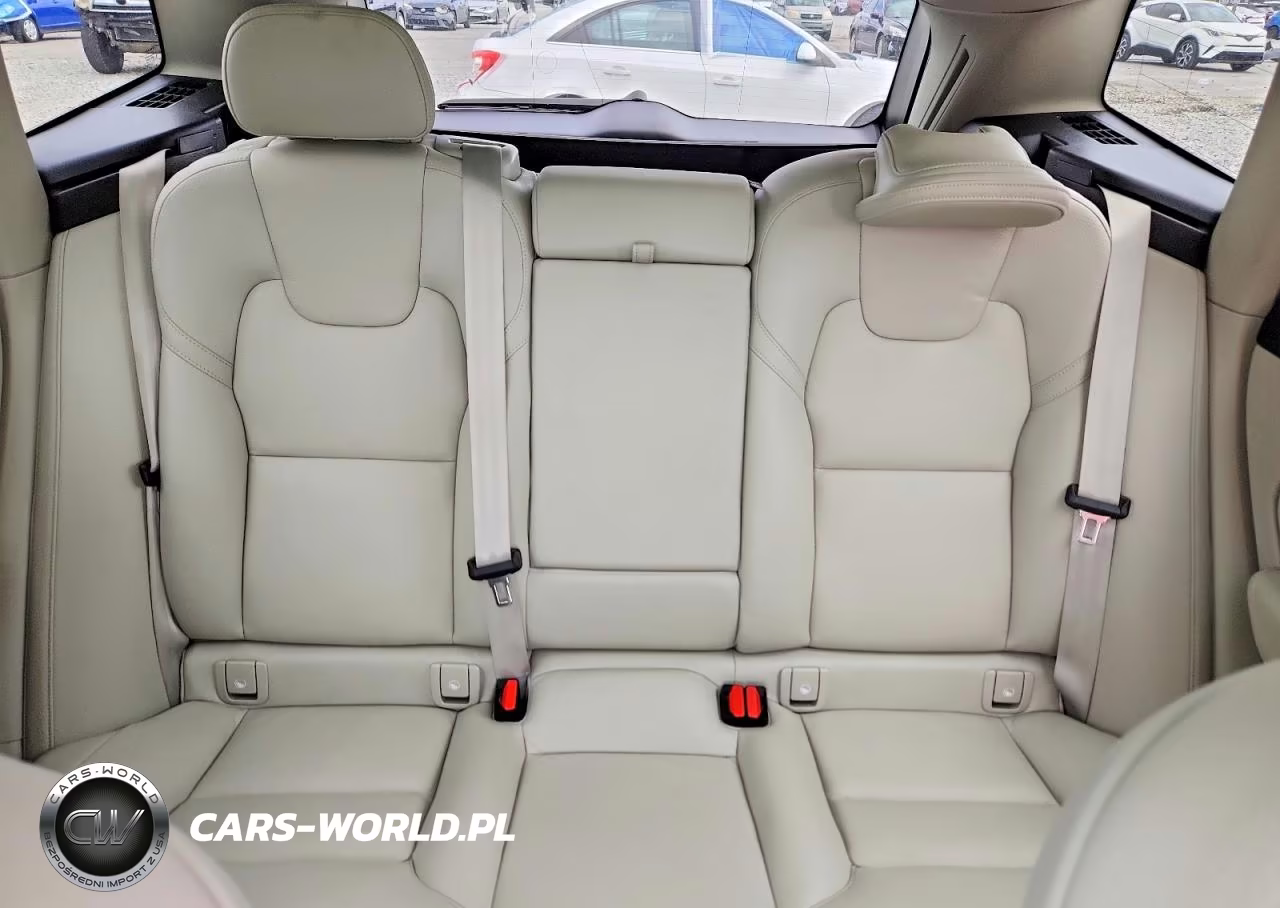 2022 Volvo Xc60 B5 Momentum VIN:YV4L12RKXN1988204 - 10