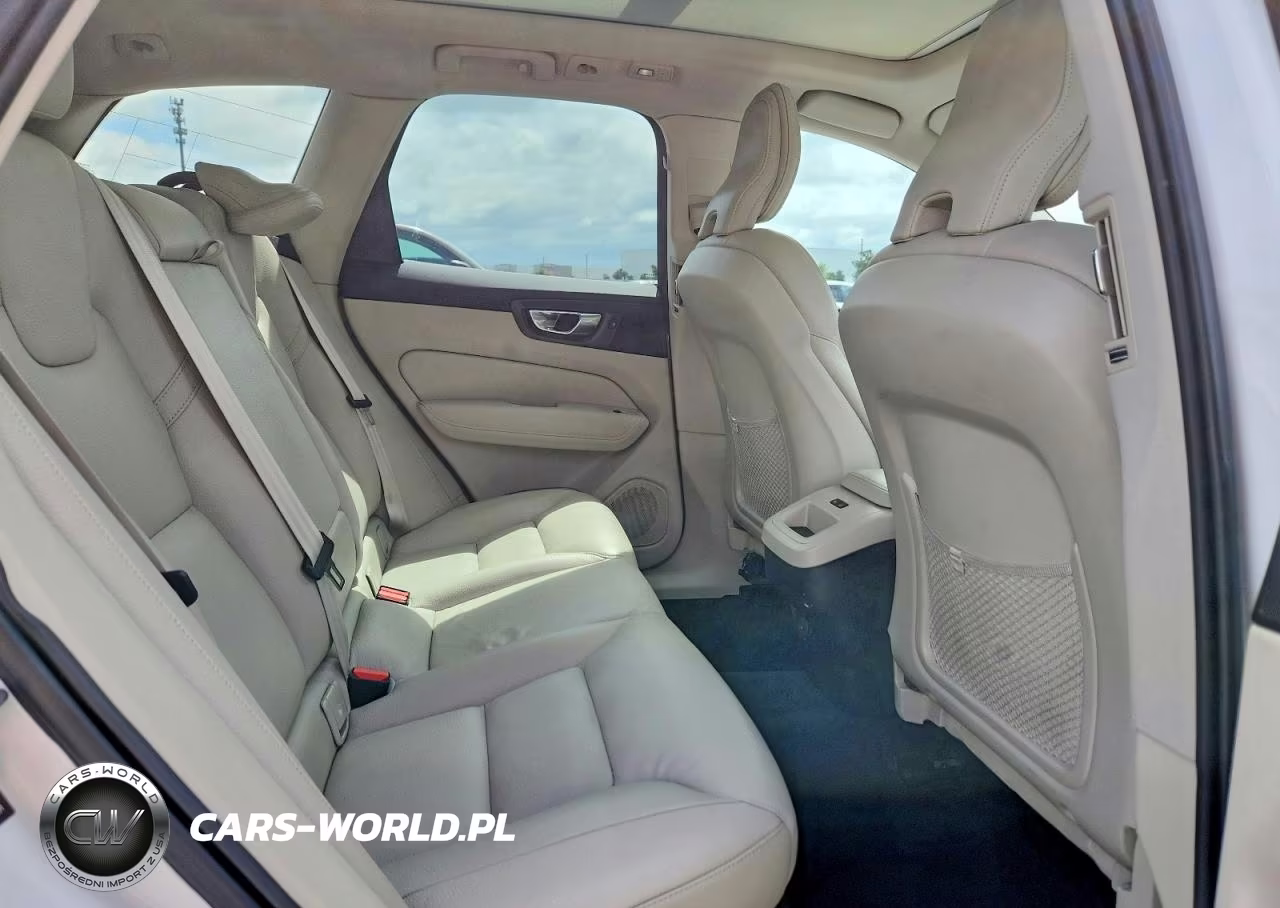 2022 Volvo Xc60 B5 Momentum VIN:YV4L12RKXN1988204 - 11