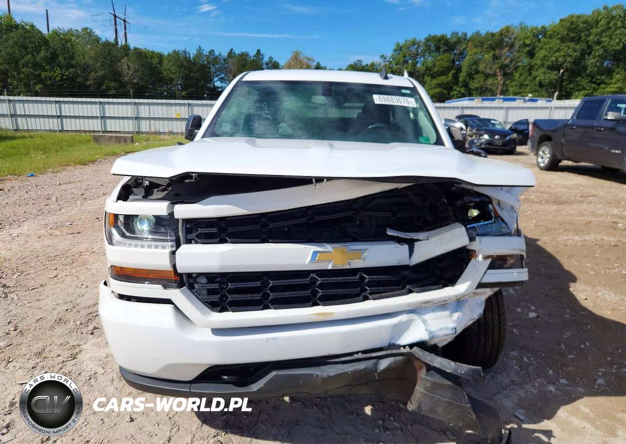 2018 Chevrolet Silverado K1500 Custom VIN:1GCVKPEH9JZ352675 - 5