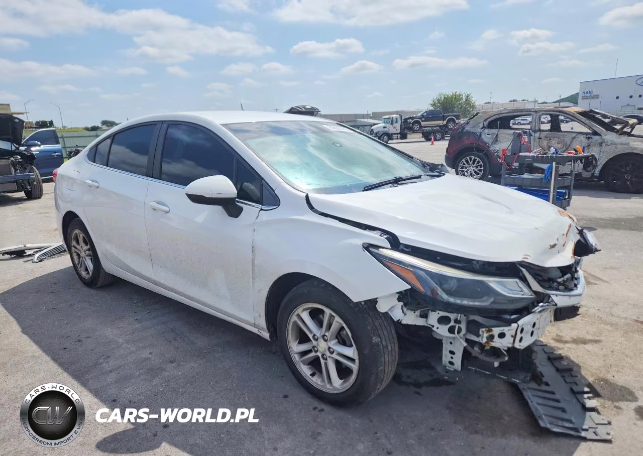 2018 Chevrolet Cruze Lt VIN:1G1BE5SM2J7104384 - 4