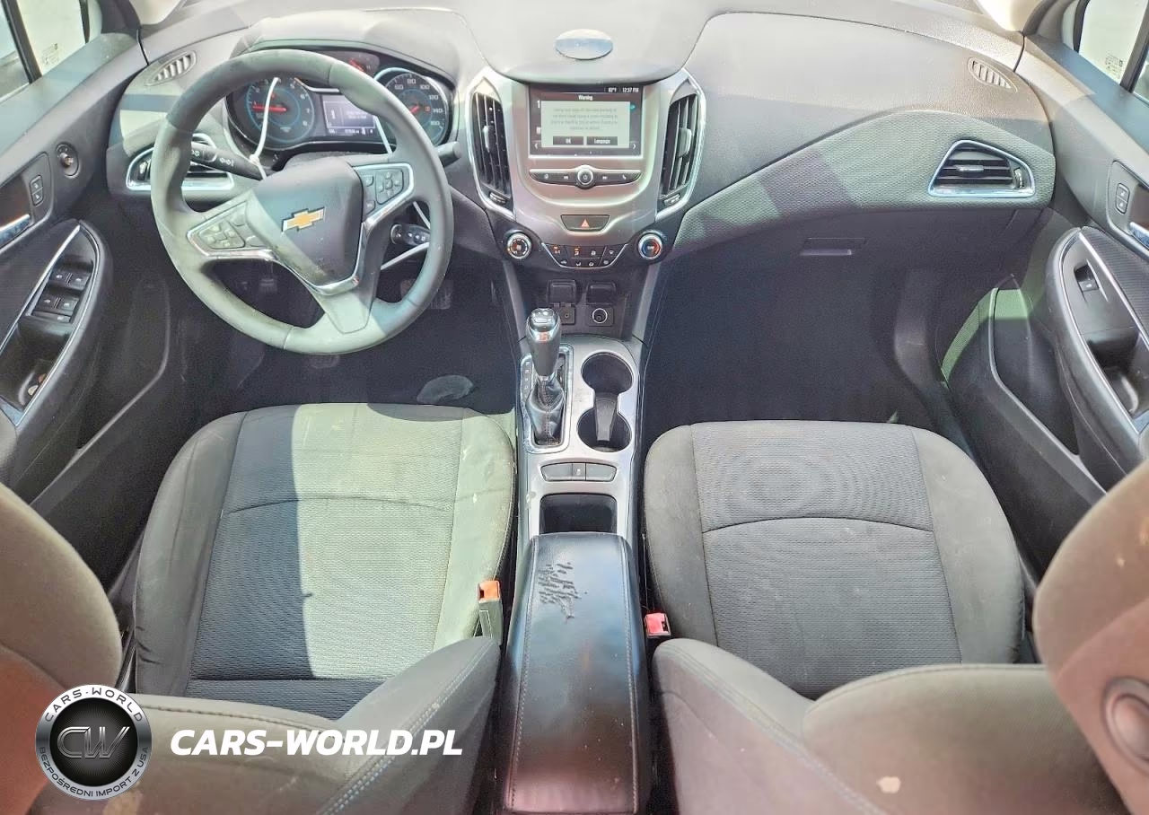 2018 Chevrolet Cruze Lt VIN:1G1BE5SM2J7104384 - 8