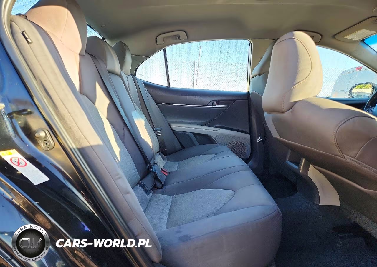 2018 Toyota Camry Le VIN:4T1B11HK8JU646099 - 10