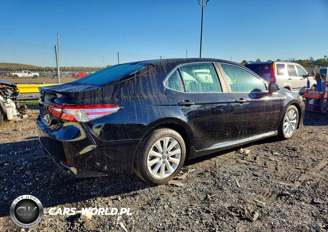 2018 Toyota Camry Le VIN:4T1B11HK8JU646099 - 3