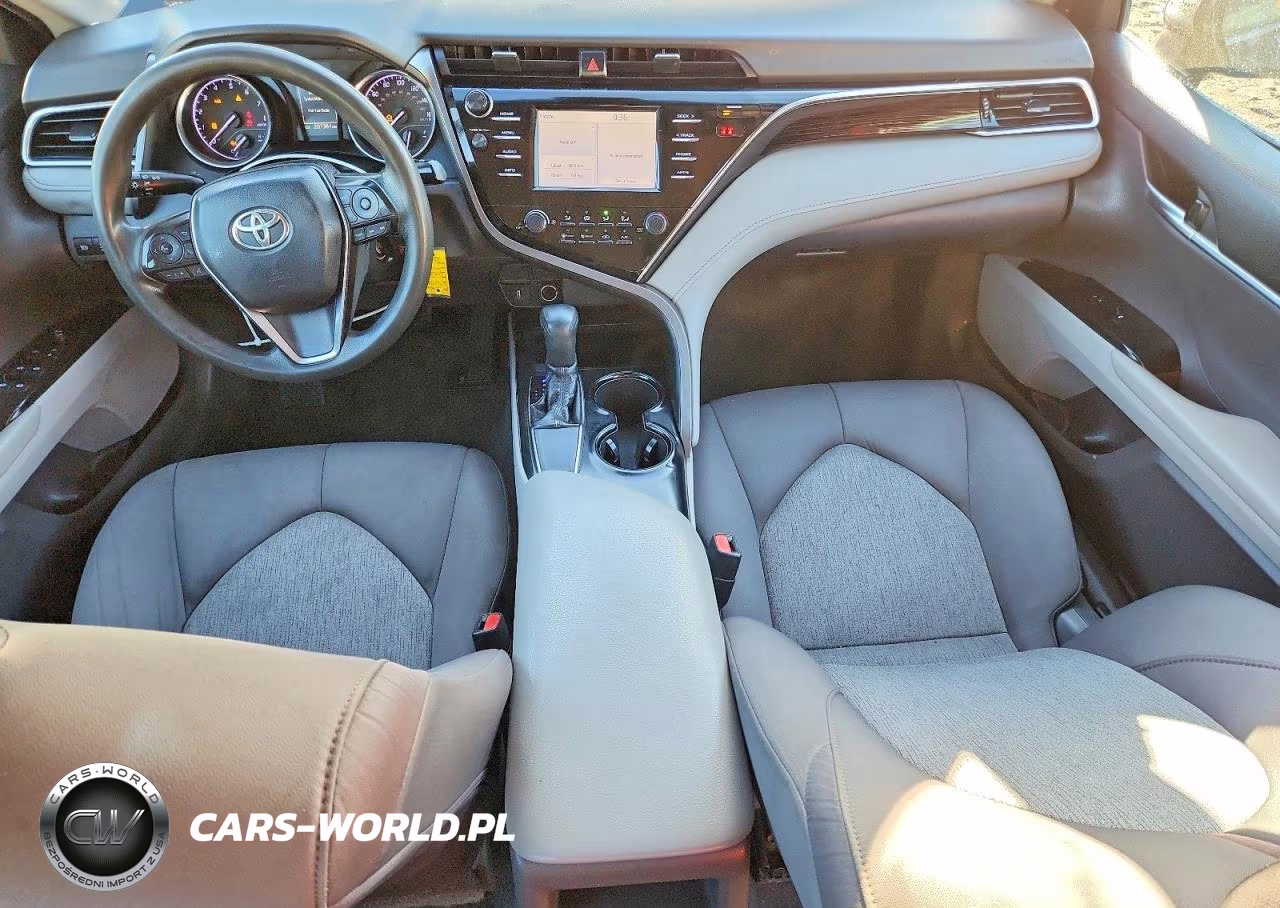 2018 Toyota Camry Le VIN:4T1B11HK8JU646099 - 8