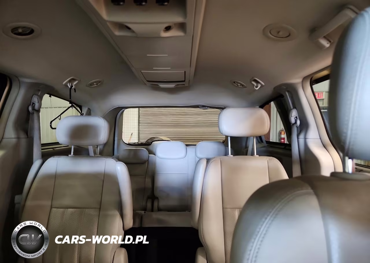 2010 Chrysler Town & Country Touring Plus VIN:2A4RR8DX5AR321052 - 10