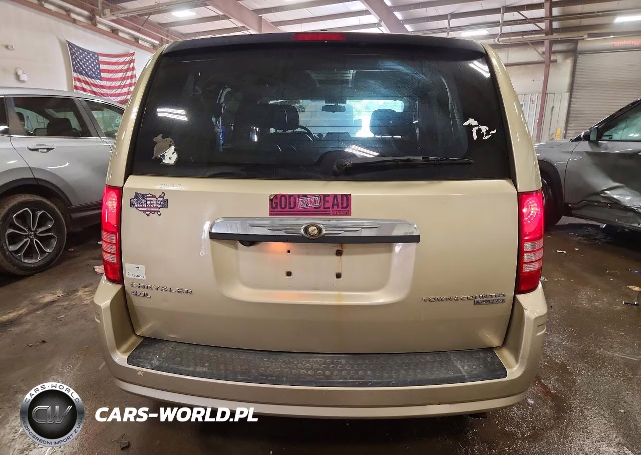 2010 Chrysler Town & Country Touring Plus VIN:2A4RR8DX5AR321052 - 6