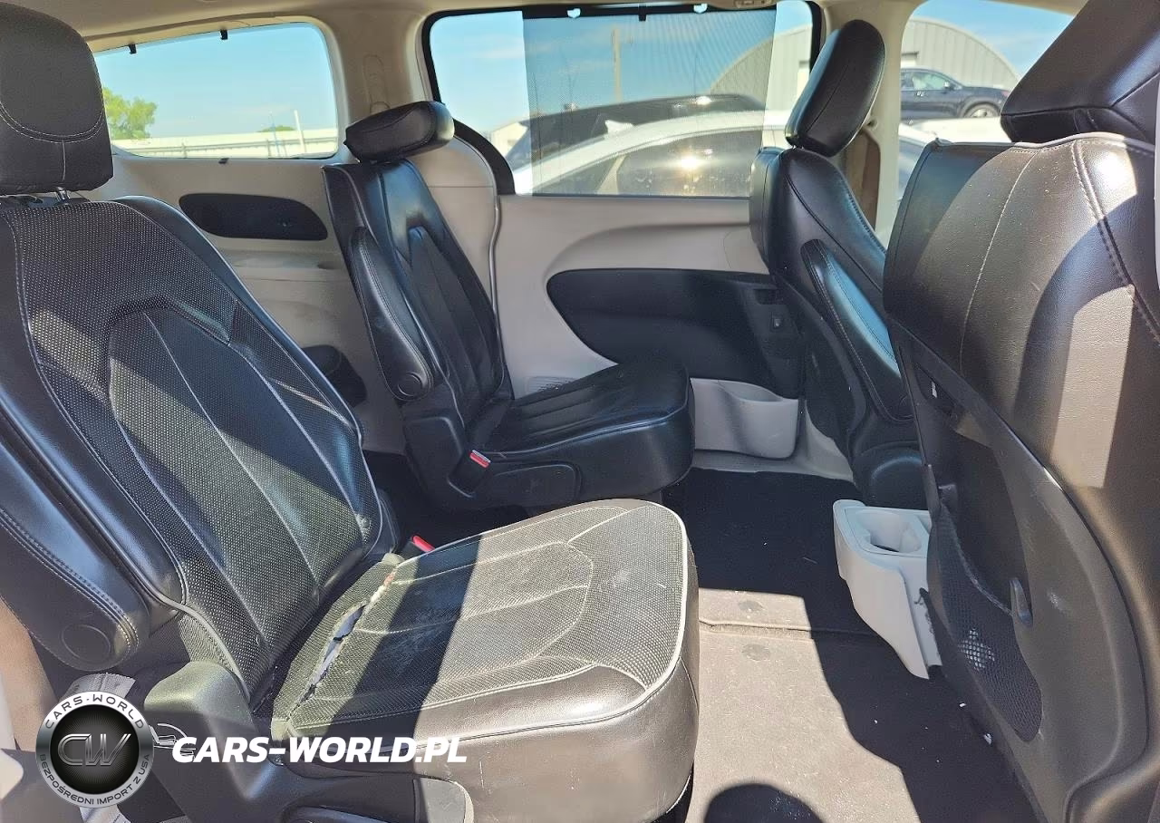 2018 Chrysler Pacifica Limited VIN:2C4RC1GG1JR273821 - 11