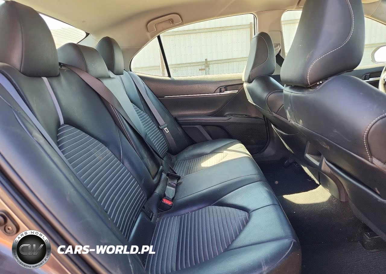 2020 Toyota Camry Se VIN:4T1G11AK8LU875997 - 10